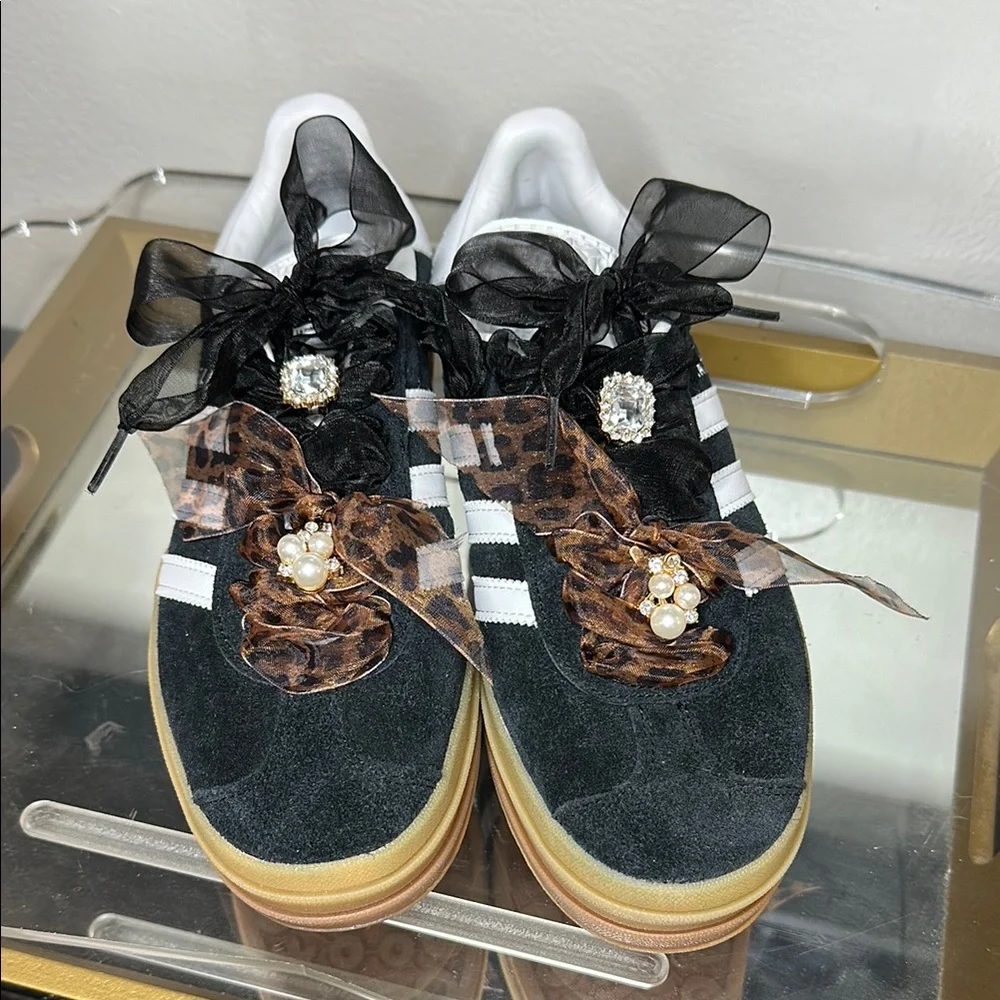 Adidas Originals Black and White platform gazelle Sneakers with shoe charms - Picture 4 of 7